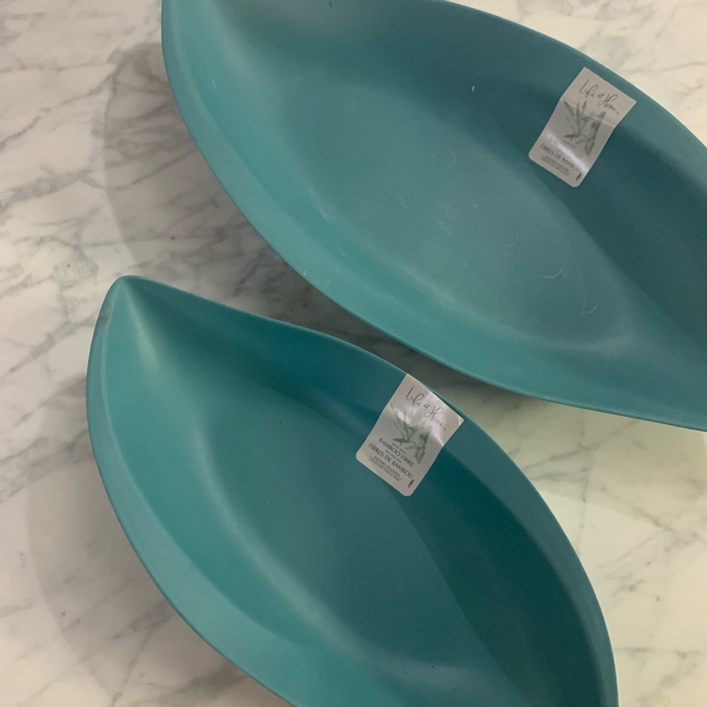 NWOT. Serving Trays (2), teal or turquoise in colour.